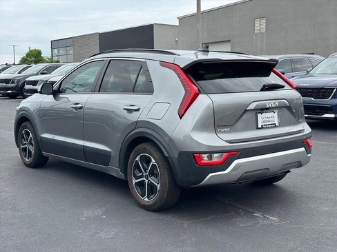 Used 2023 Kia Niro EX FWD image 5