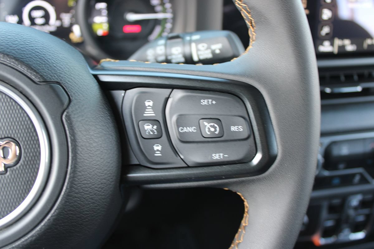 Used 2024 Jeep Wrangler Unlimited AWD/4WD image 12