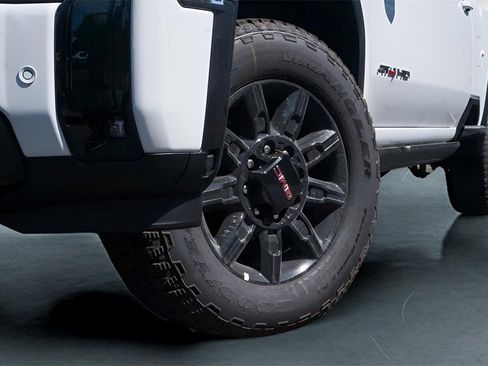 Used 2025 GMC Sierra 2500 AT4 w/ AT4 Premium Plus Package image 29