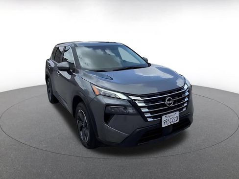 Used 2025 Nissan Rogue SV FWD image 3