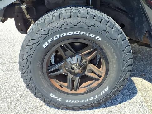 Used 2011 Jeep Wrangler Sahara AWD/4WD image 11