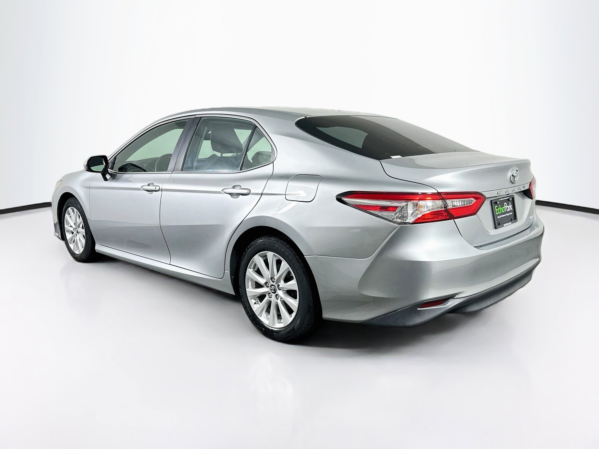 Used 2018 Toyota Camry LE FWD image 5