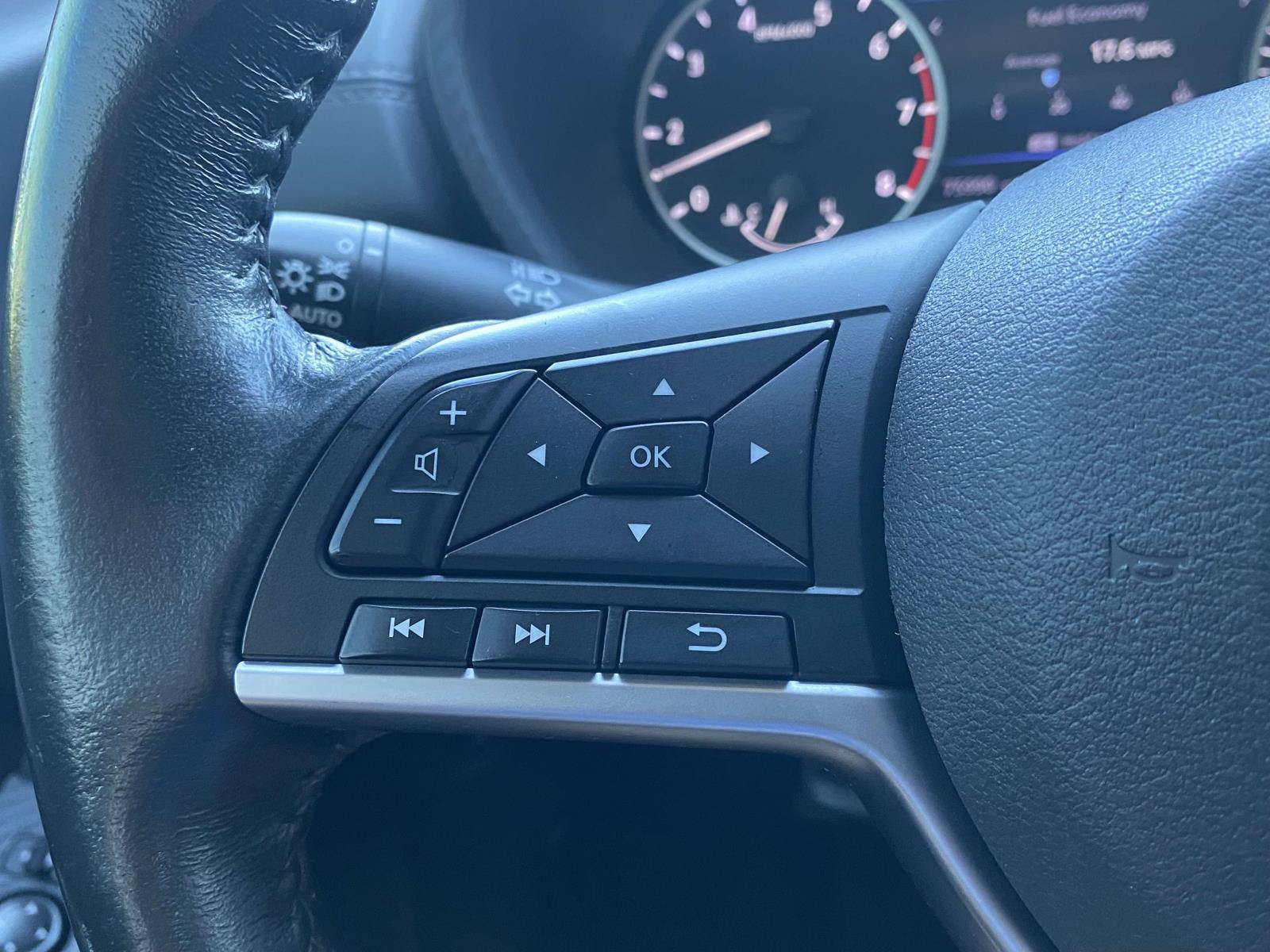 Used 2021 Nissan Sentra SV FWD image 30