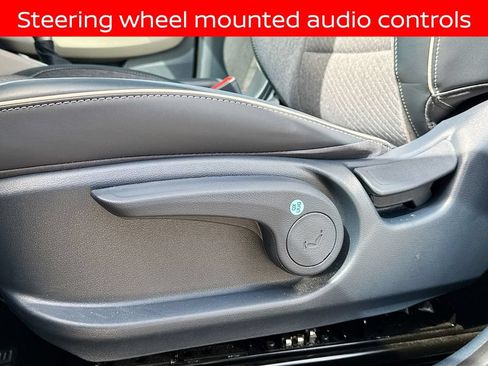 Used 2023 Hyundai Venue Limited FWD image 19