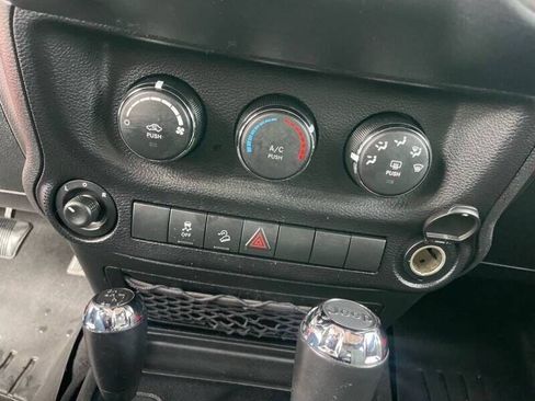 Used 2015 Jeep Wrangler Unlimited Sport w/ Quick Order Package 24S AWD/4WD image 21