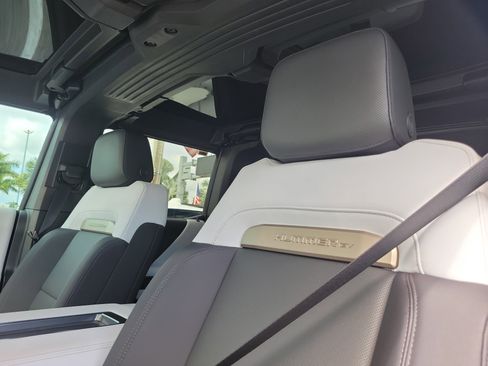 Used 2025 GMC Hummer EV 2X AWD/4WD image 14