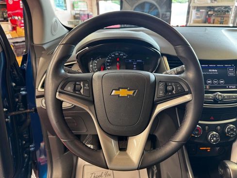 Used 2020 Chevrolet Trax LT w/ LT Convenience Package FWD image 16