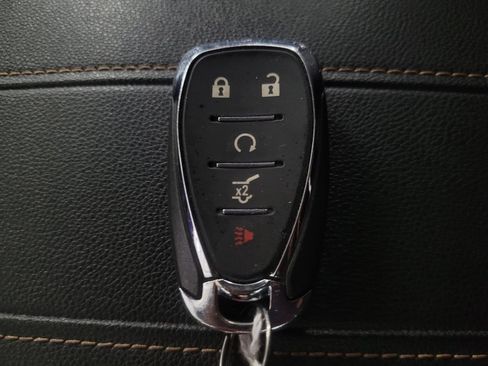 Used 2021 Chevrolet Traverse LT FWD image 32