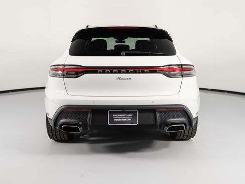 Certified 2025 Porsche Macan image 11