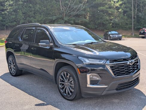Used 2023 Chevrolet Traverse RS FWD image 11