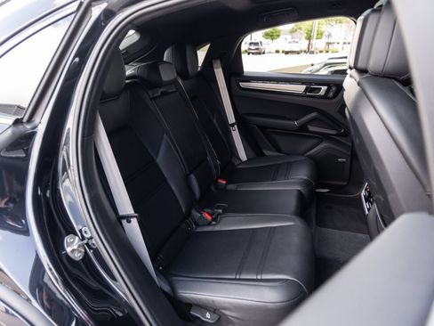 Certified 2023 Porsche Cayenne Platinum Edition AWD/4WD image 43