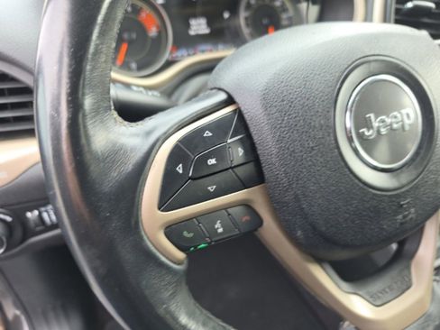 Used 2018 Jeep Cherokee Limited FWD image 13