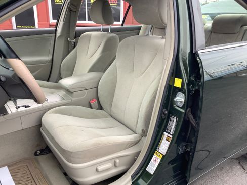 Used 2011 Toyota Camry LE image 10