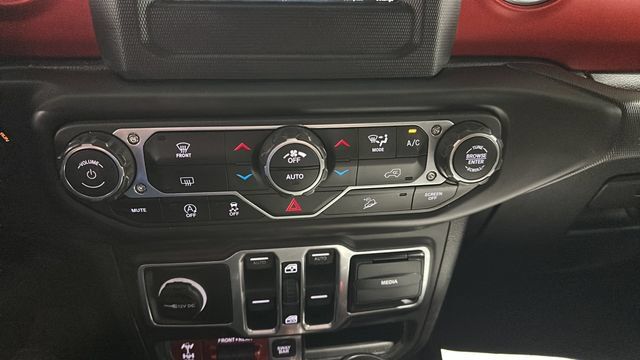 Used 2018 Jeep Wrangler Unlimited Rubicon w/ Steel Bumper Group AWD/4WD image 16