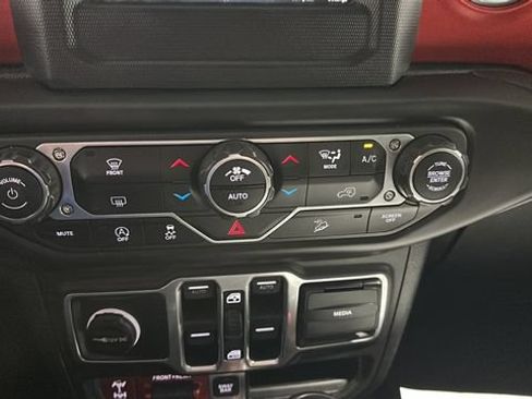 Used 2018 Jeep Wrangler Unlimited Rubicon w/ Steel Bumper Group AWD/4WD image 16