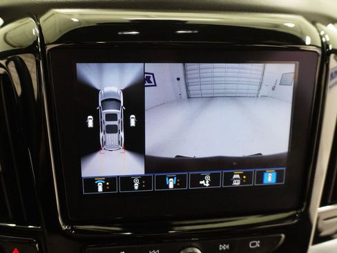 Used 2023 Chevrolet Traverse High Country FWD image 18