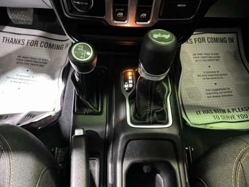 Used 2025 Jeep Wrangler Sport image 21