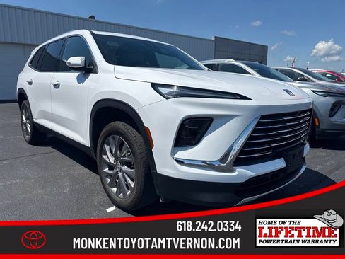 Used 2025 Buick Enclave Preferred AWD/4WD image 1