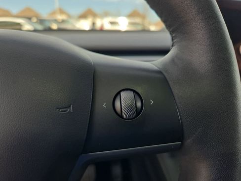 Used 2023 Tesla Model Y Long Range image 28