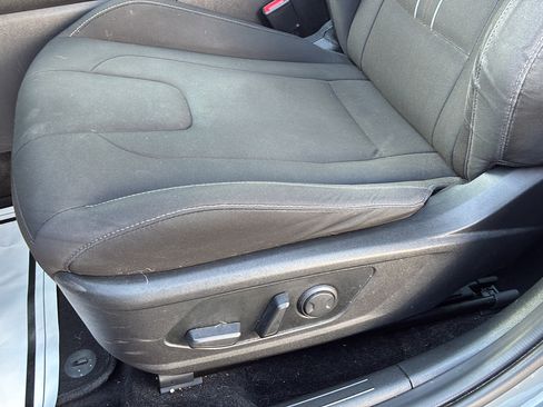 Used 2022 Hyundai Elantra SEL w/ Convenience + Premium Package FWD image 23