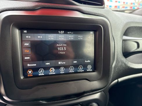 Used 2018 Jeep Renegade Latitude image 16