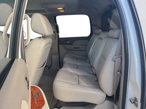 Used 2008 Chevrolet Avalanche LTZ w/ LTZ Preferred Equipment Group RWD image 19