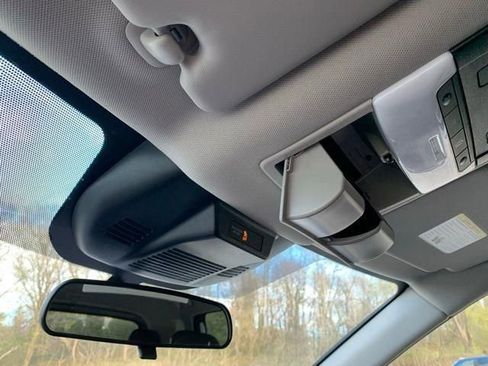 Used 2023 Nissan Rogue SV image 32