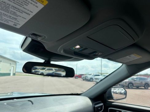 Used 2023 Ford Explorer XLT AWD/4WD image 19