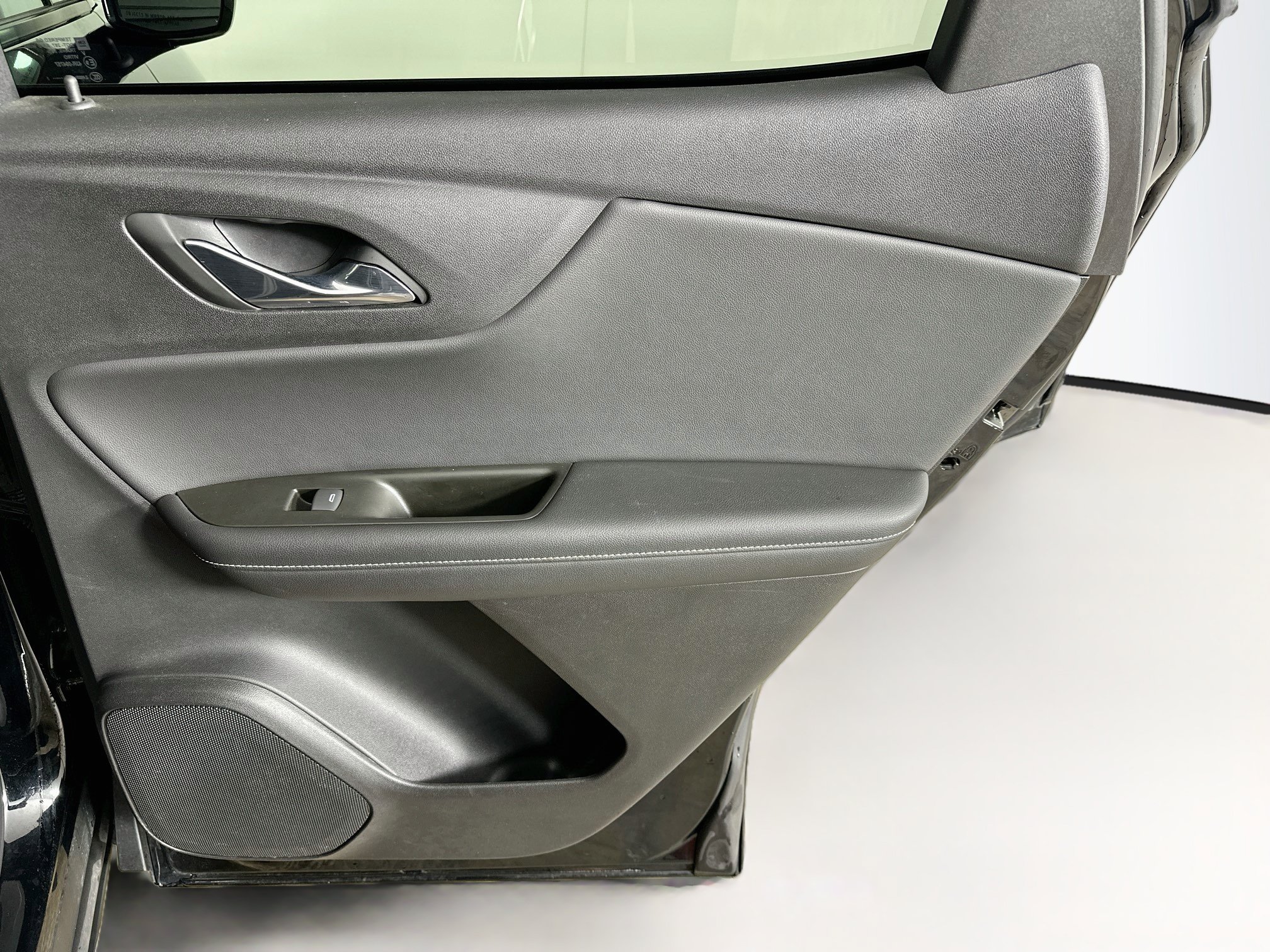 Used 2025 Chevrolet Blazer LT FWD image 29