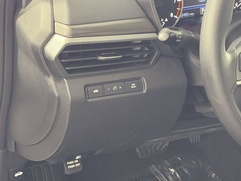 Used 2025 Nissan Altima 2.5 SV FWD image 12