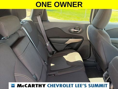 Used 2017 Jeep Cherokee Latitude w/ Cold Weather Group AWD/4WD image 34