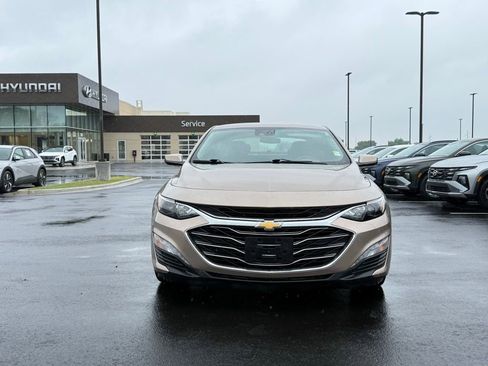 Used 2019 Chevrolet Malibu LT w/ Driver Confidence Package II FWD image 2