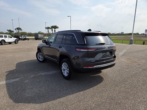 New 2026 Jeep Grand Cherokee Laredo X image 5