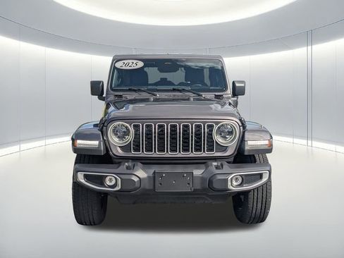 Used 2025 Jeep Wrangler Unlimited Sahara image 2