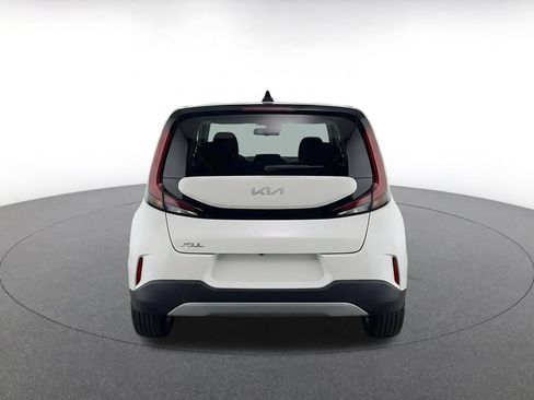Used 2025 Kia Soul LX w/ LX Technology Package FWD image 8