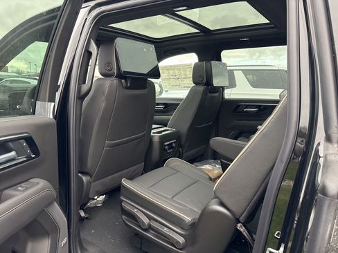 New 2026 Chevrolet Suburban Premier image 9