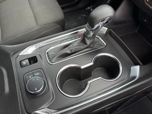 Used 2021 Chevrolet Traverse LT FWD image 34