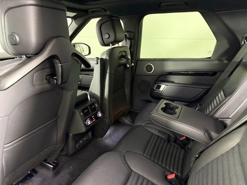 Certified 2025 Land Rover Discovery S image 22