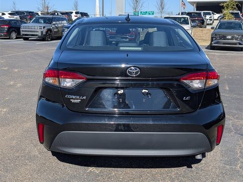 Used 2023 Toyota Corolla LE image 5