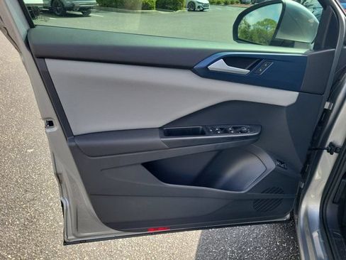 Certified 2023 Volkswagen Taos SE FWD image 16