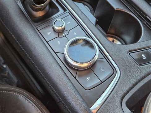 Used 2025 Cadillac XT6 Premium Luxury image 36