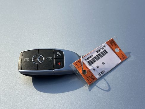 Used 2025 Mercedes-Benz GLE 450e 4MATIC image 36