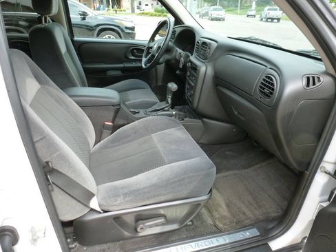 Used 2009 Chevrolet TrailBlazer LT w/ Skid Plate Package AWD/4WD image 11