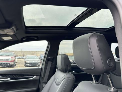 Used 2023 Cadillac XT6 Premium Luxury w/ LPO, Floor Liner Package image 23