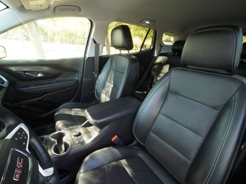 Used 2024 GMC Terrain SLT image 26