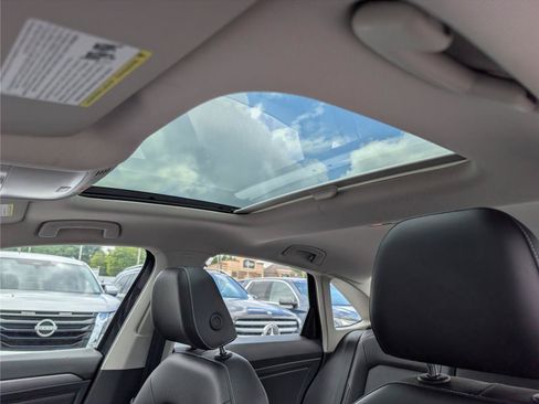 Used 2024 Volkswagen Jetta SE w/ Panoramic Sunroof Package FWD image 29