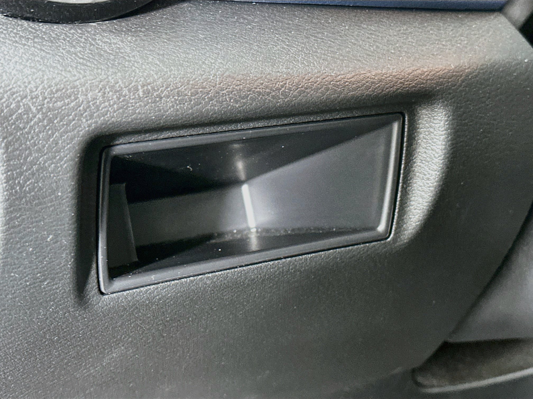 Used 2025 Nissan Versa SV FWD image 16