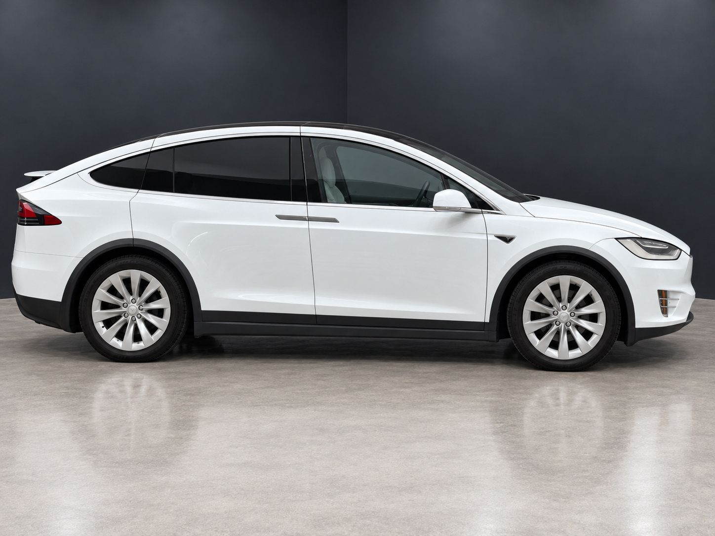 Used 2016 Tesla Model X 60D AWD/4WD image 4