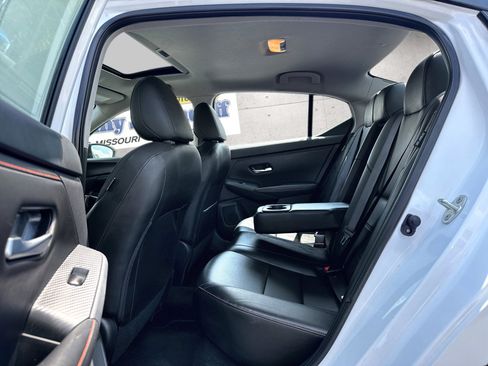 Used 2025 Nissan Sentra SR w/ SR Premium Package FWD image 9