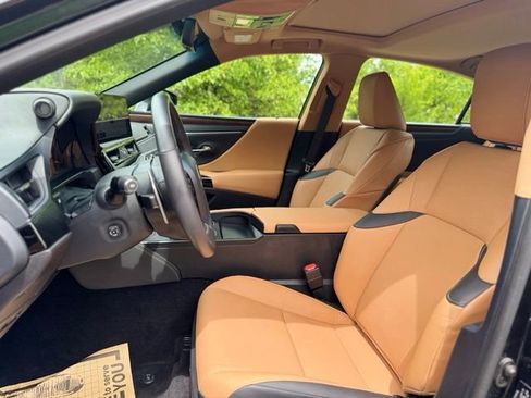 Used 2024 Lexus ES 350 w/ Premium Package FWD image 11